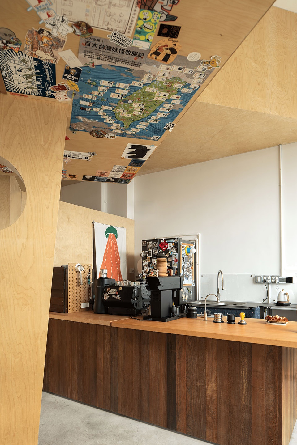 the non commercial aspect of commercial space by hurr design
