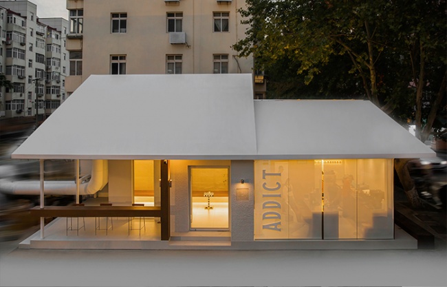 ADDICT COFFEE by Spring Space Design Studio