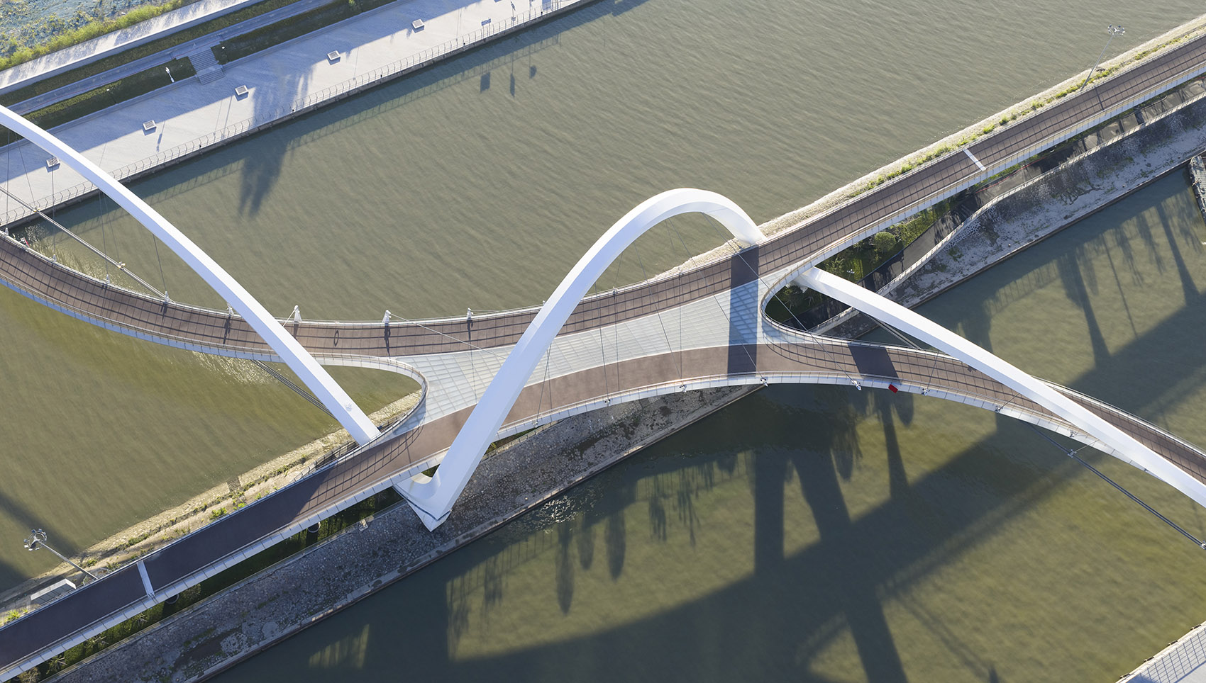 Grand Canal Gateway Bridge completed by Zaha Hadid Architects(ZHA) - 谷德设计网