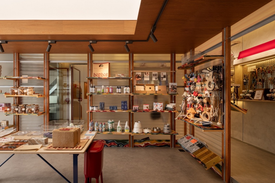 BIG BILL pet space by MOS Design Studio