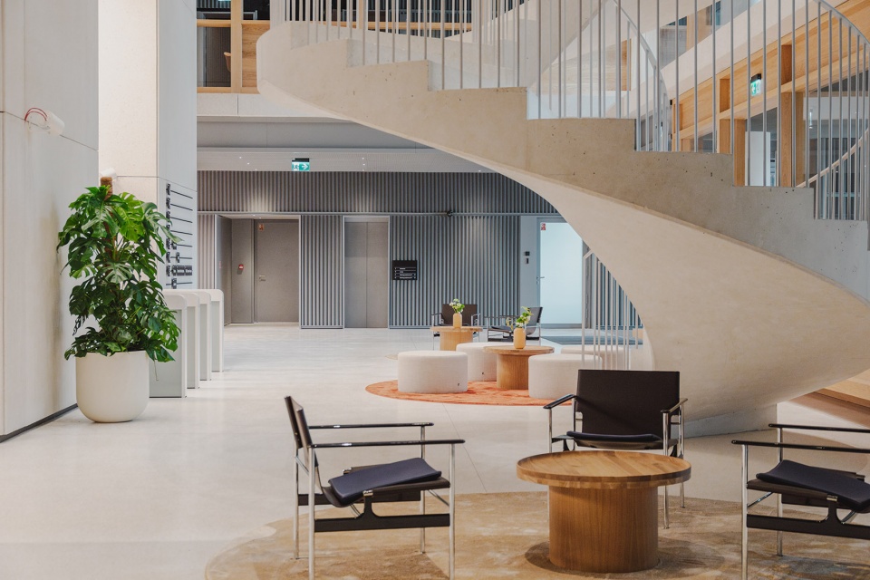 towarowa 22 office house phase b by jems architekci