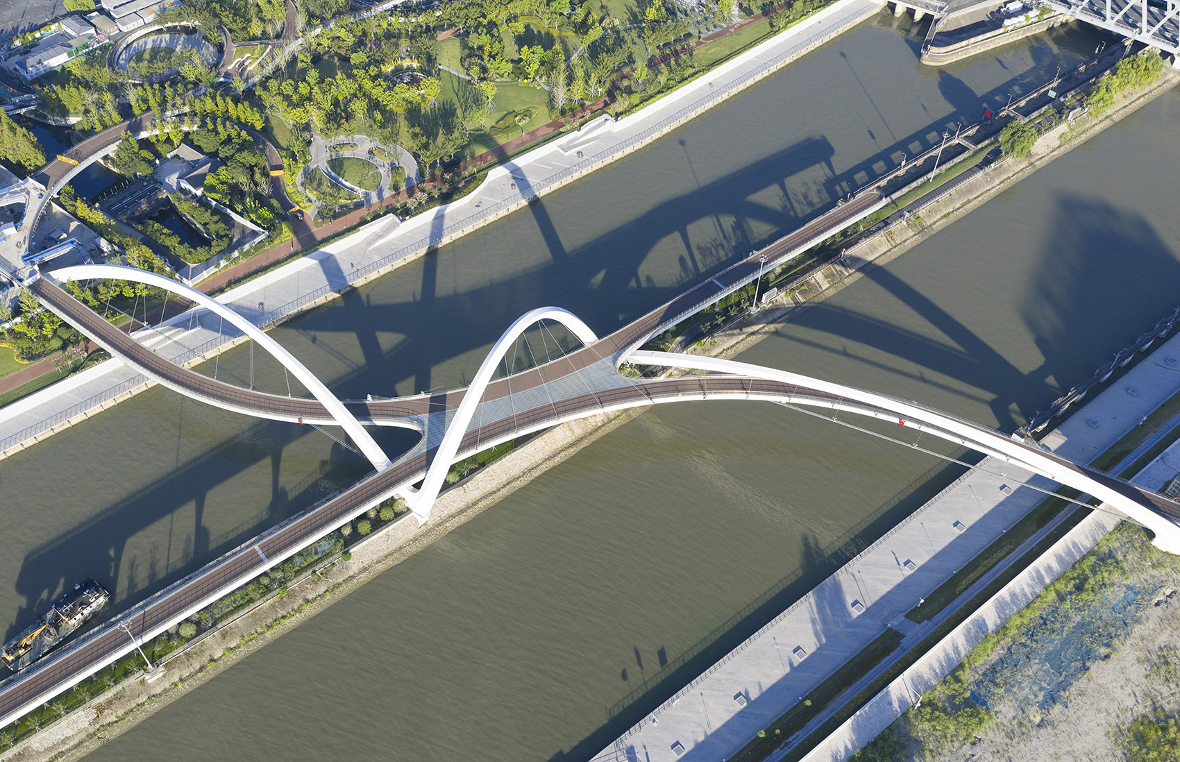 Grand Canal Gateway Bridge completed by Zaha Hadid Architects(ZHA) - 谷德设计网