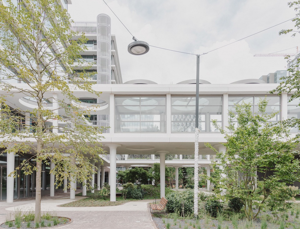 towarowa 22 office house phase b by jems architekci