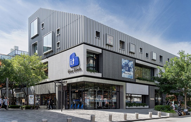 Facade and Public Space Renovation of the Street by moss.architects