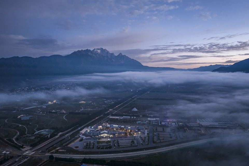 Yulong Snow Mountain Transportation Complex by THAD