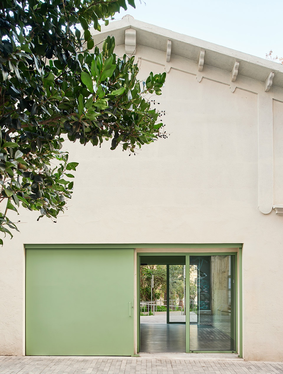 MA Ballester School by Jorge Vidal Stuido