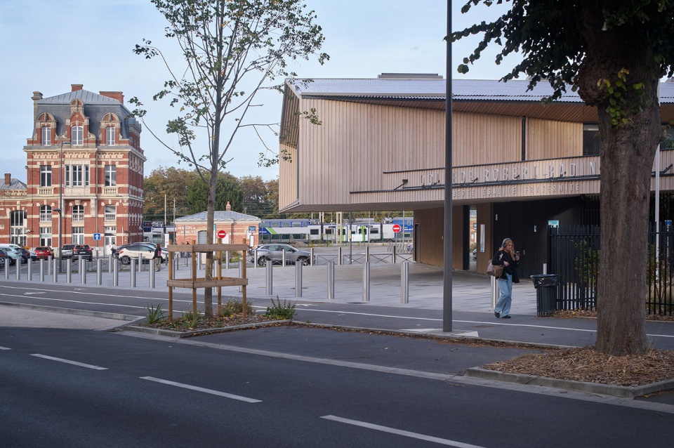 Robert Badinter Secondary School by Coldefy Relief Architecture