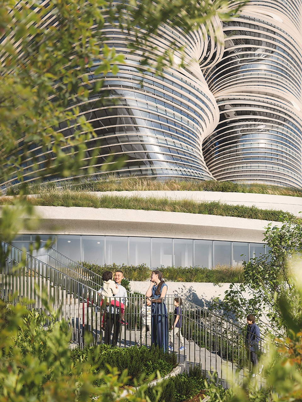 construction of the yidan center in shenzhen has topped out