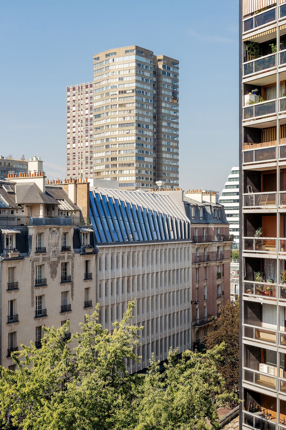 Extension on Rue du Docteur Finlay by Atelier Quinze Vingts