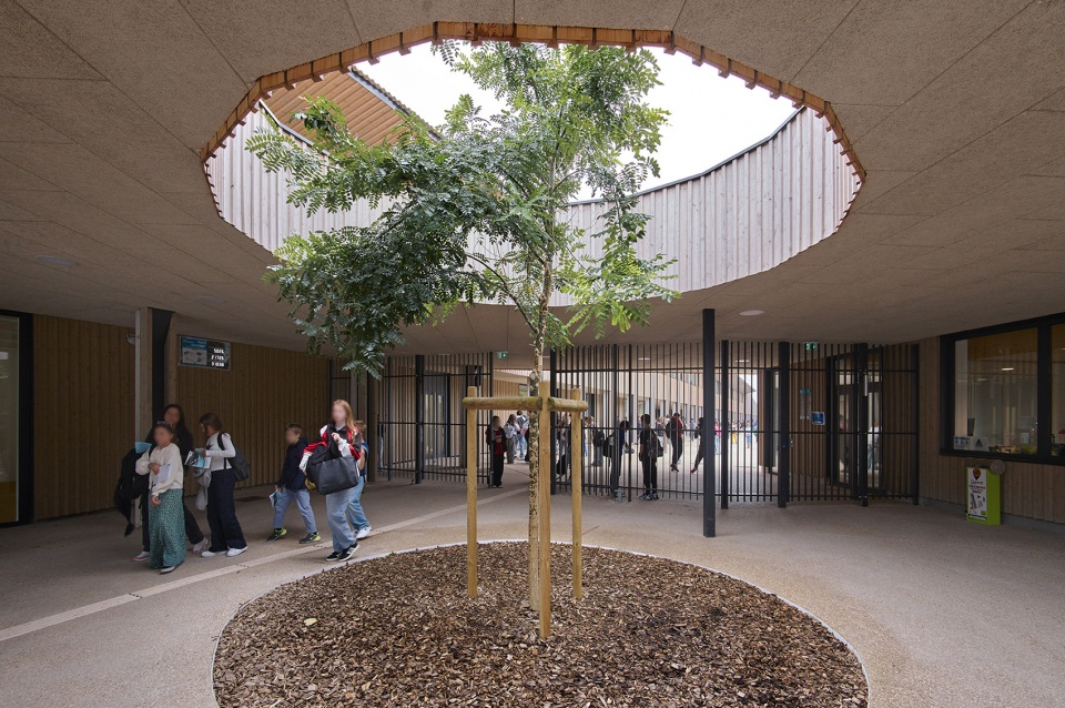 Robert Badinter Secondary School by Coldefy Relief Architecture