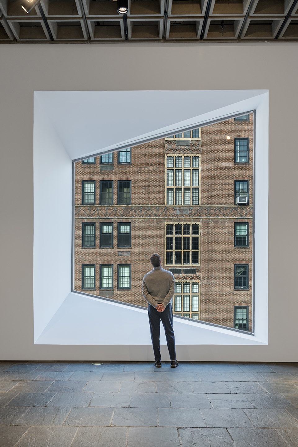 Transform the vitality of the street into the sincerity and profundity of art