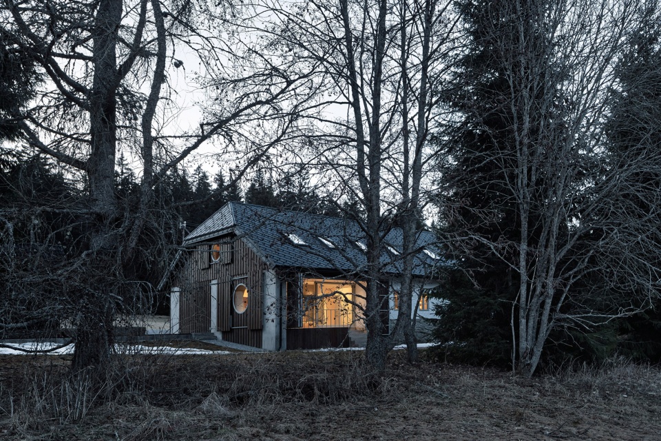 borova lada cottage by studio plys