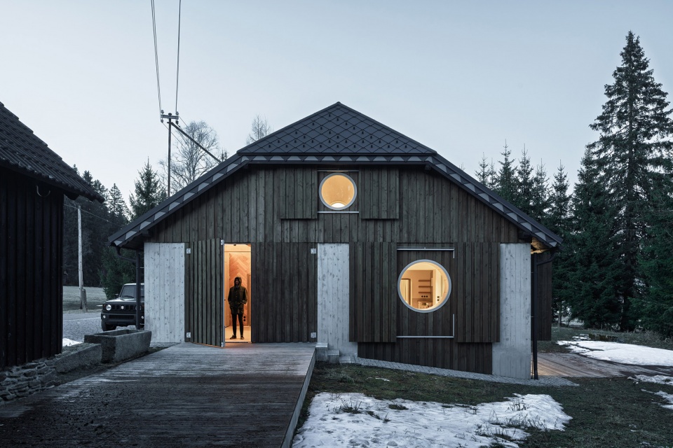 borova lada cottage by studio plys