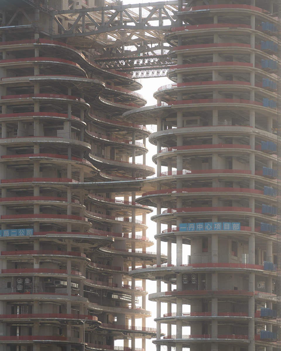 construction of the yidan center in shenzhen has topped out