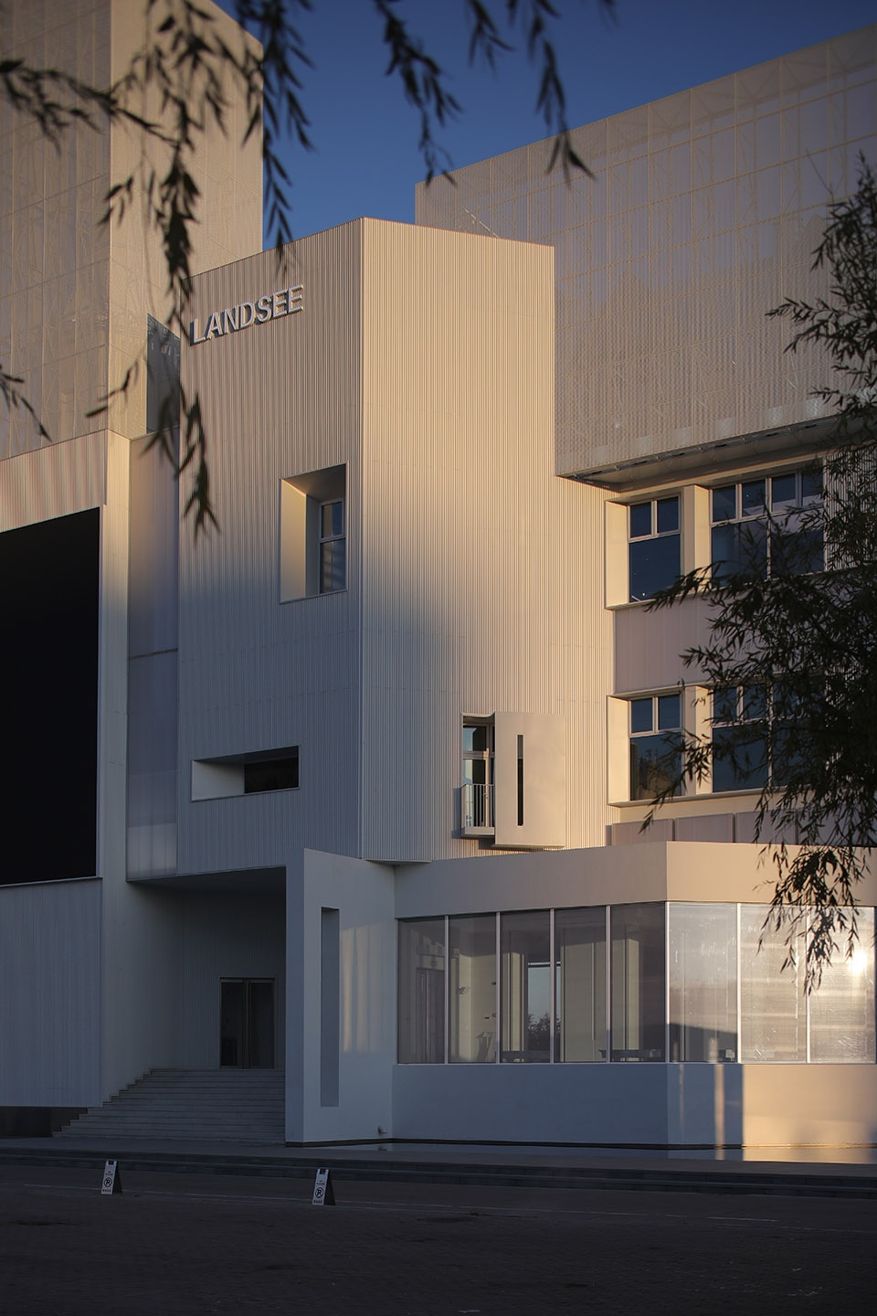 lande lake art center by slow coral design