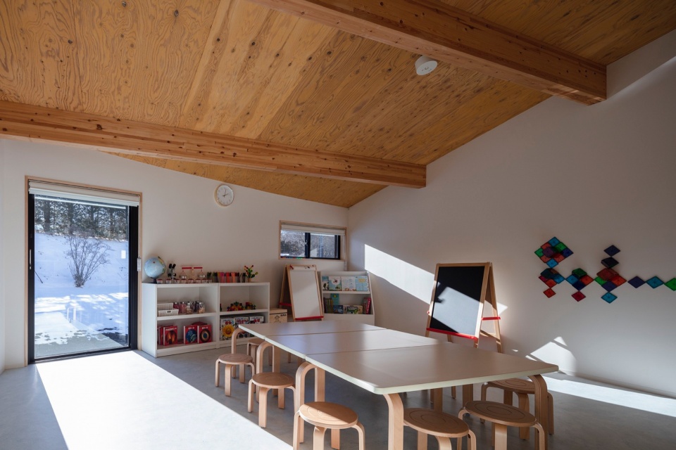 poppins nursery school karuizawa kazakoshi by nikken sekkei ltd