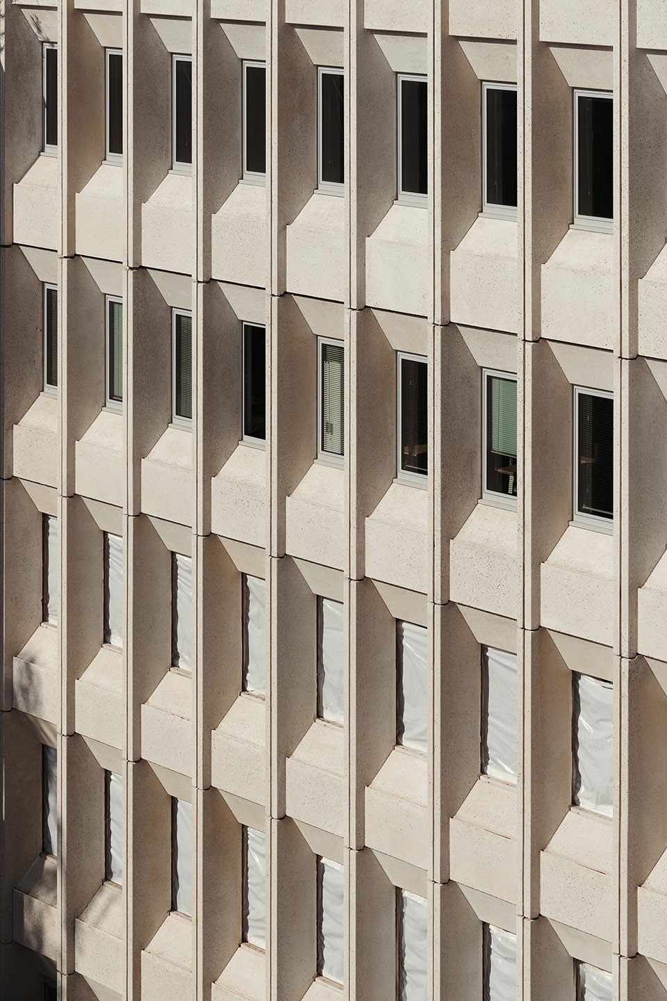 Extension on Rue du Docteur Finlay by Atelier Quinze Vingts