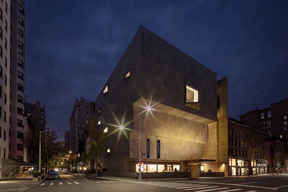 Transform the vitality of the street into the sincerity and profundity of art