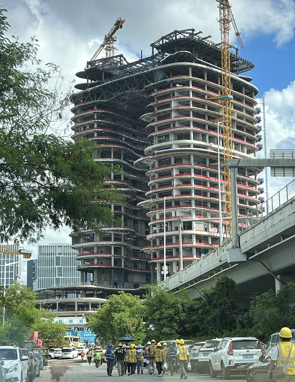 construction of the yidan center in shenzhen has topped out
