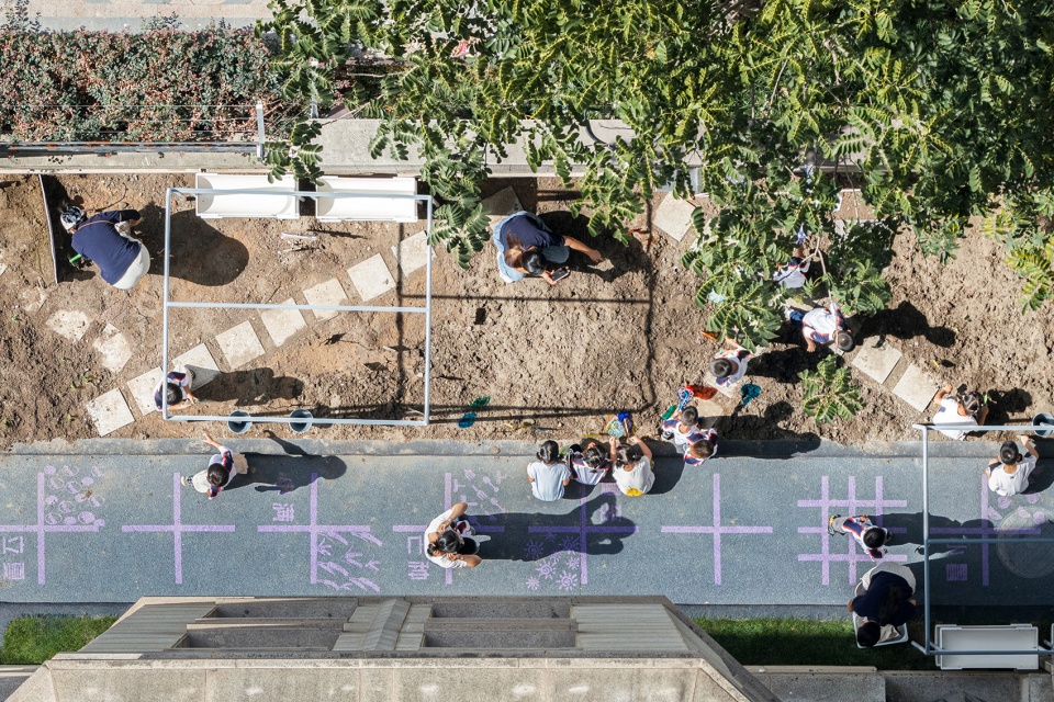 flying chess kindergarten by viascape design