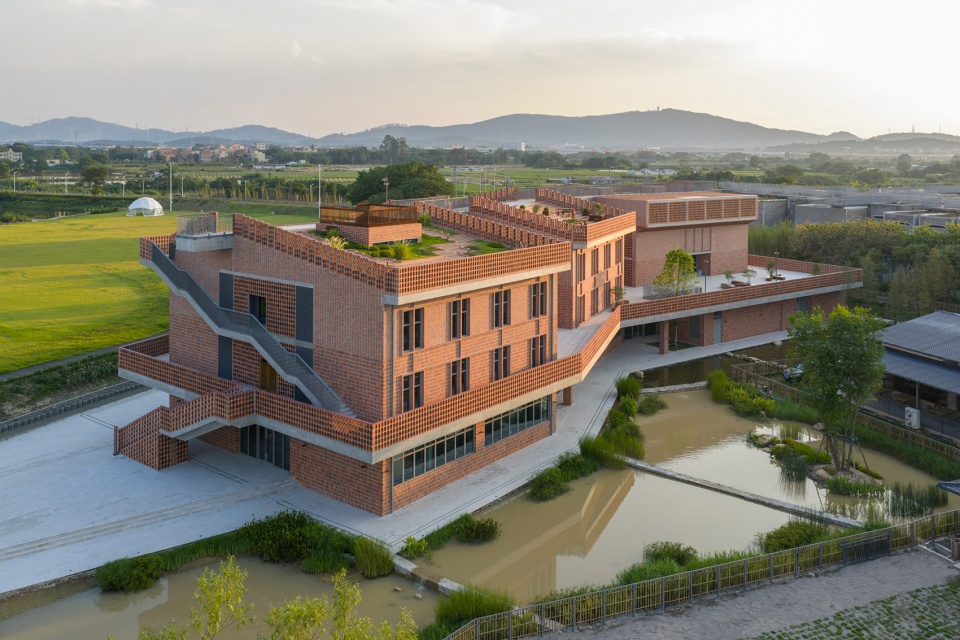 langtou gengxue education centre by fcjz