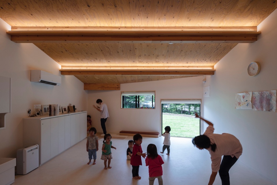 poppins nursery school karuizawa kazakoshi by nikken sekkei ltd