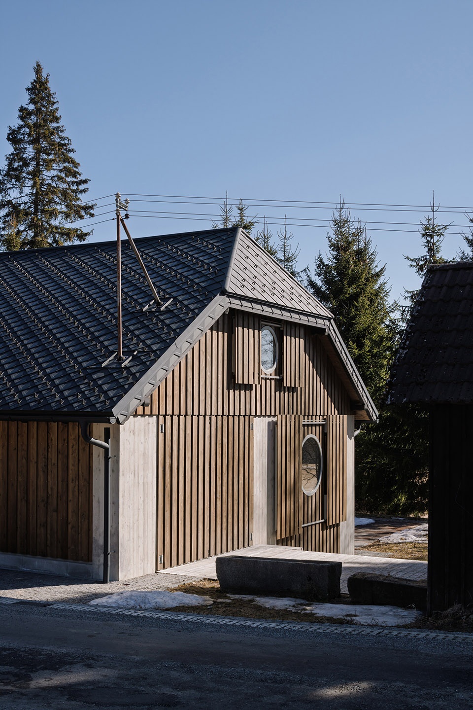 borova lada cottage by studio plys