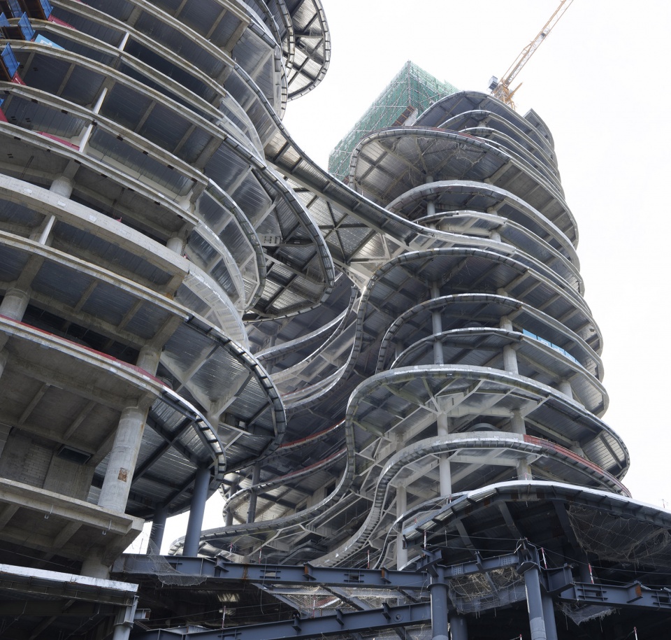 construction of the yidan center in shenzhen has topped out