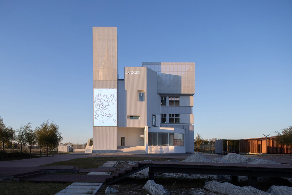 lande lake art center by slow coral design