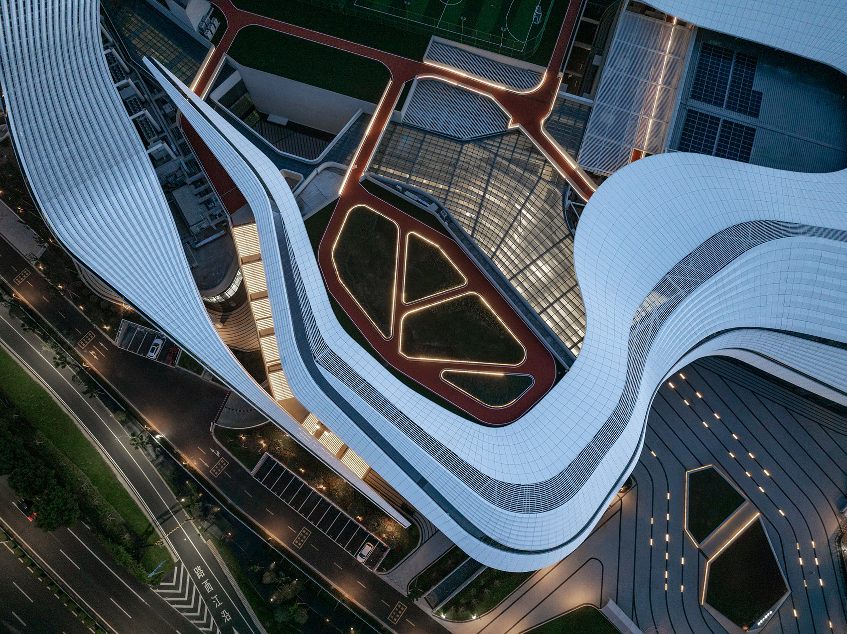 Xinchang Globular Center by line+ Zhu Peidong - 谷德设计网