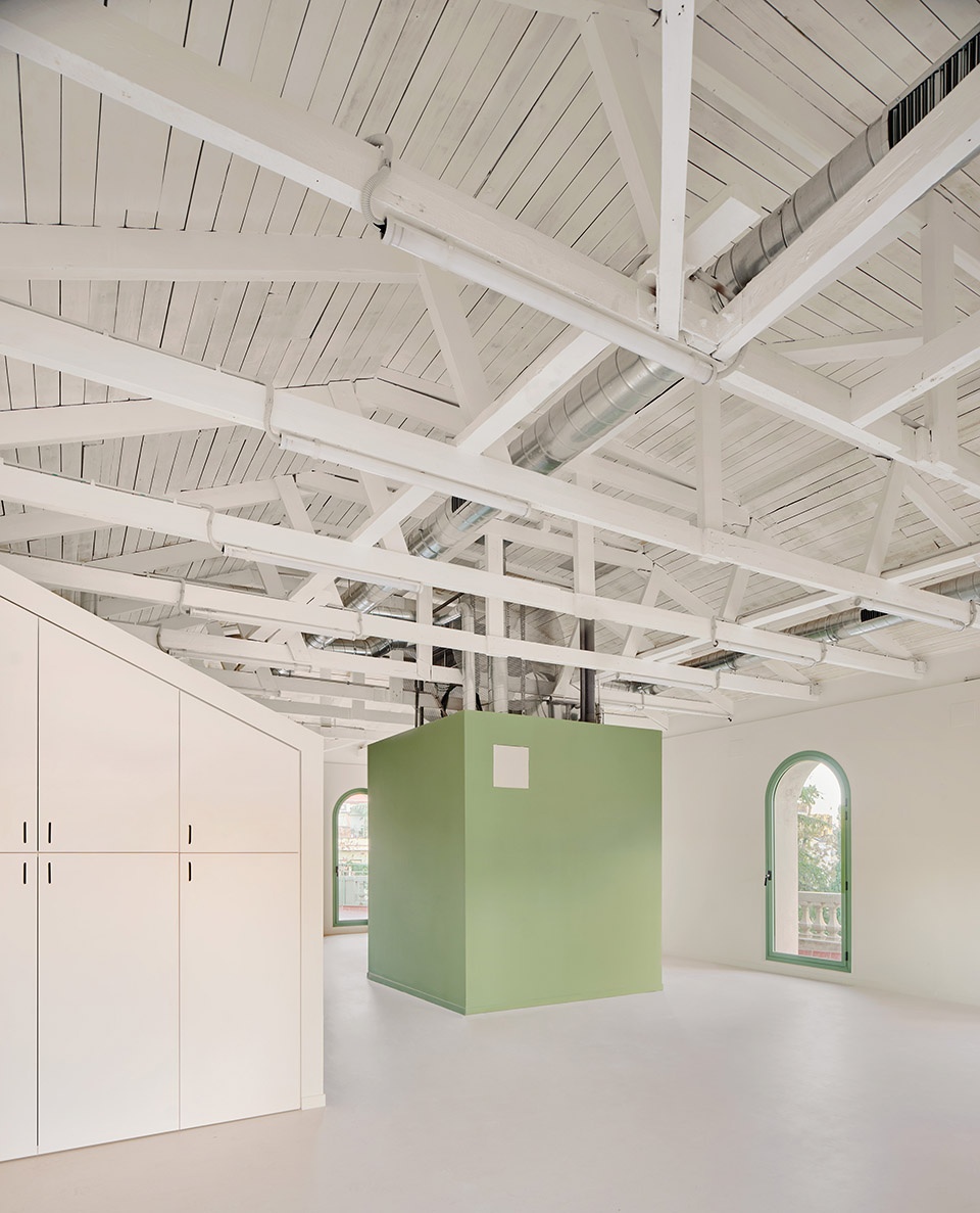 MA Ballester School by Jorge Vidal Stuido