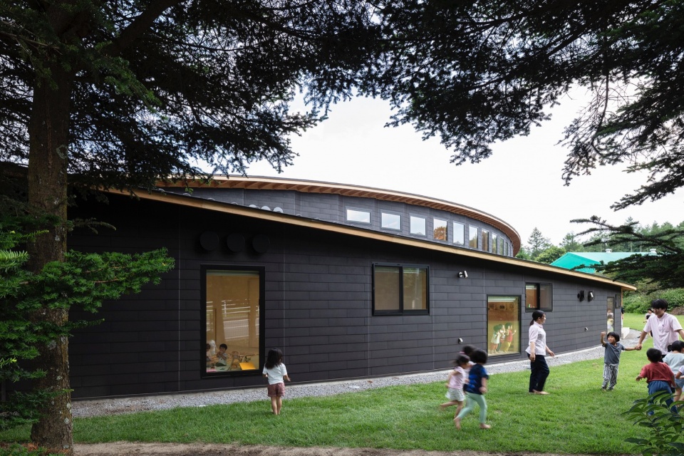 poppins nursery school karuizawa kazakoshi by nikken sekkei ltd