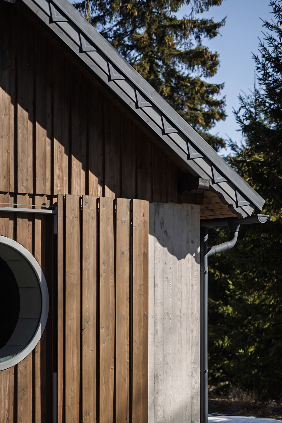 borova lada cottage by studio plys