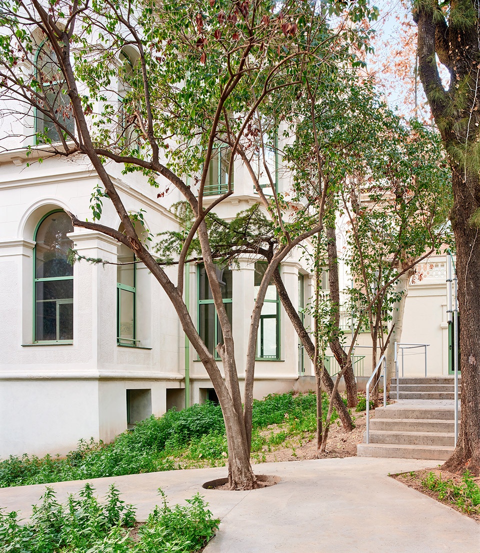 MA Ballester School by Jorge Vidal Stuido