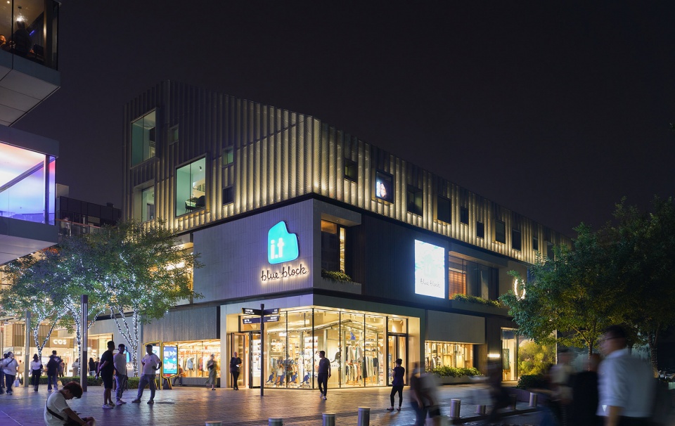 Facade and Public Space Renovation of the Street by moss architects