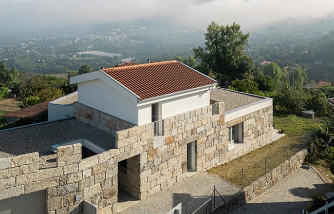 Casa em Mesão Frio by Daniel Félix Arquitectos