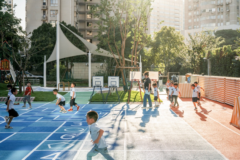 flying chess kindergarten by viascape design