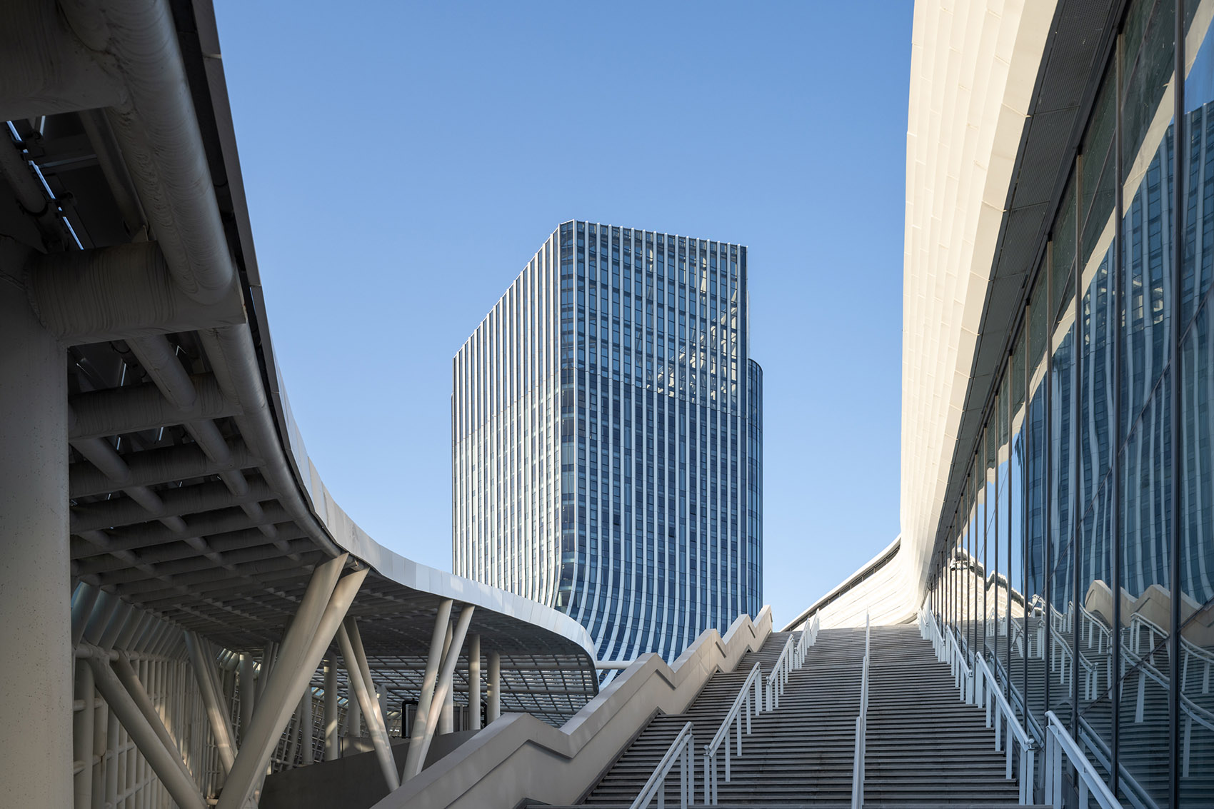 Xinchang Globular Center by line+ Zhu Peidong - 谷德设计网