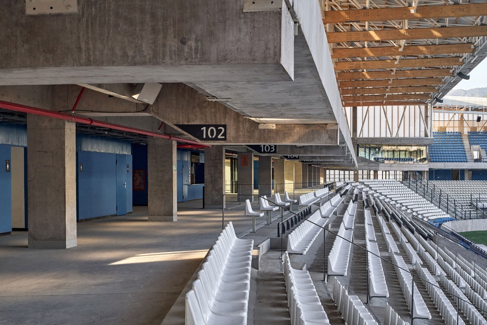 modernization project of universidad catolica stadium by idom