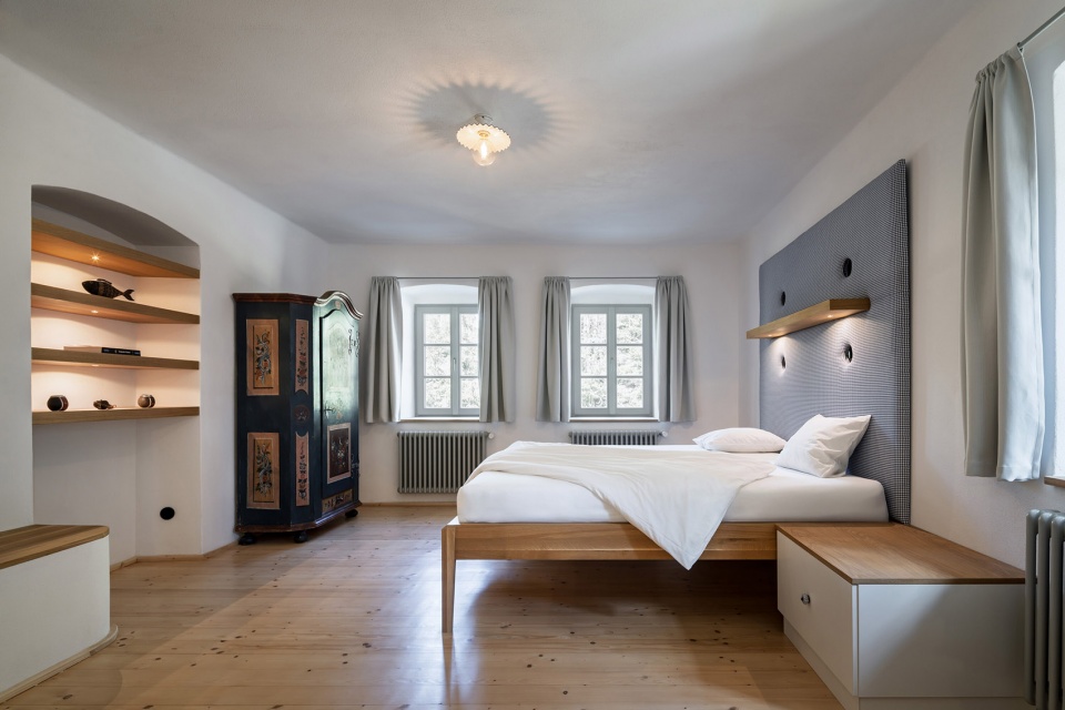 borova lada cottage by studio plys