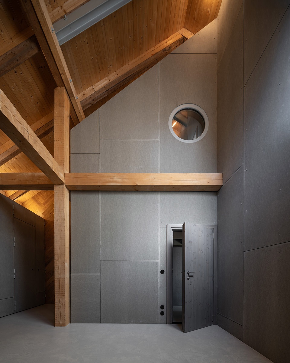 borova lada cottage by studio plys
