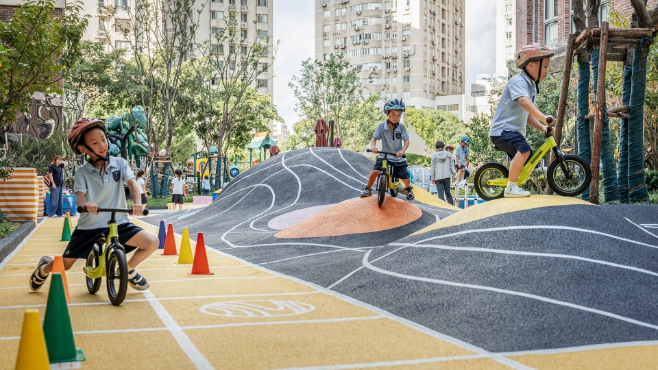 flying chess kindergarten by viascape design