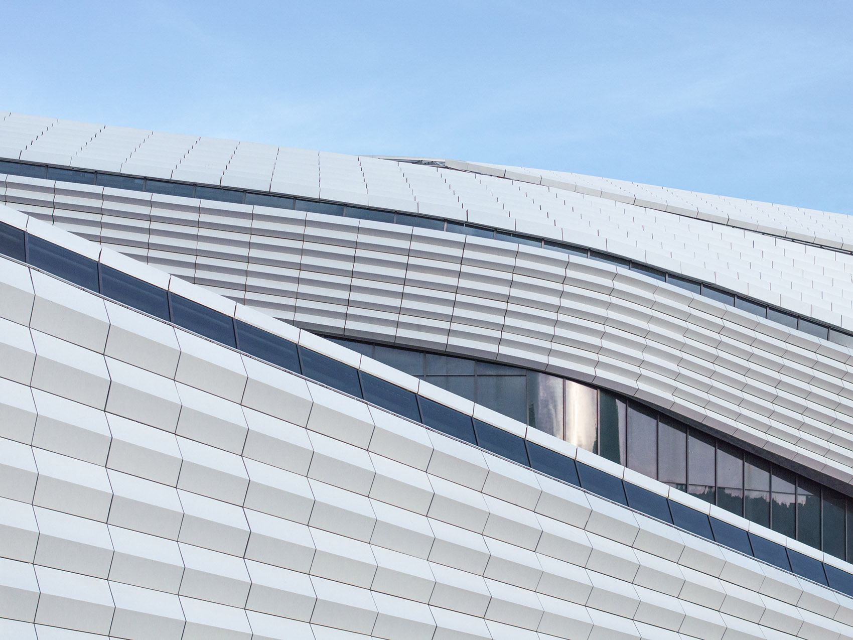 Xinchang Globular Center by line+ Zhu Peidong - 谷德设计网