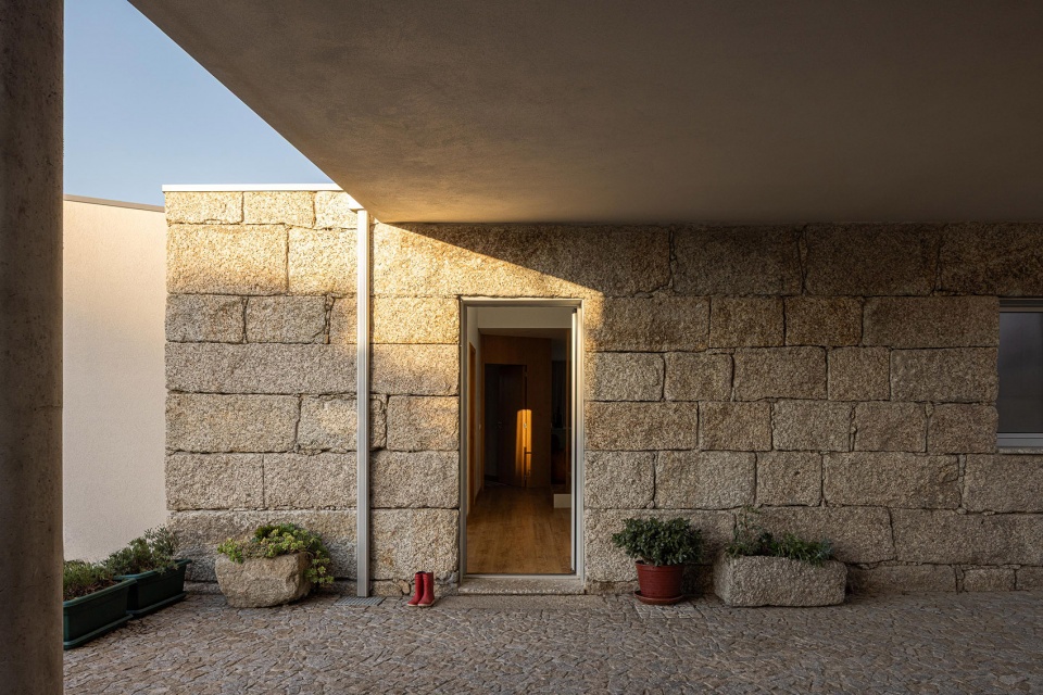casa em mesao frio by daniel felix arquitectos