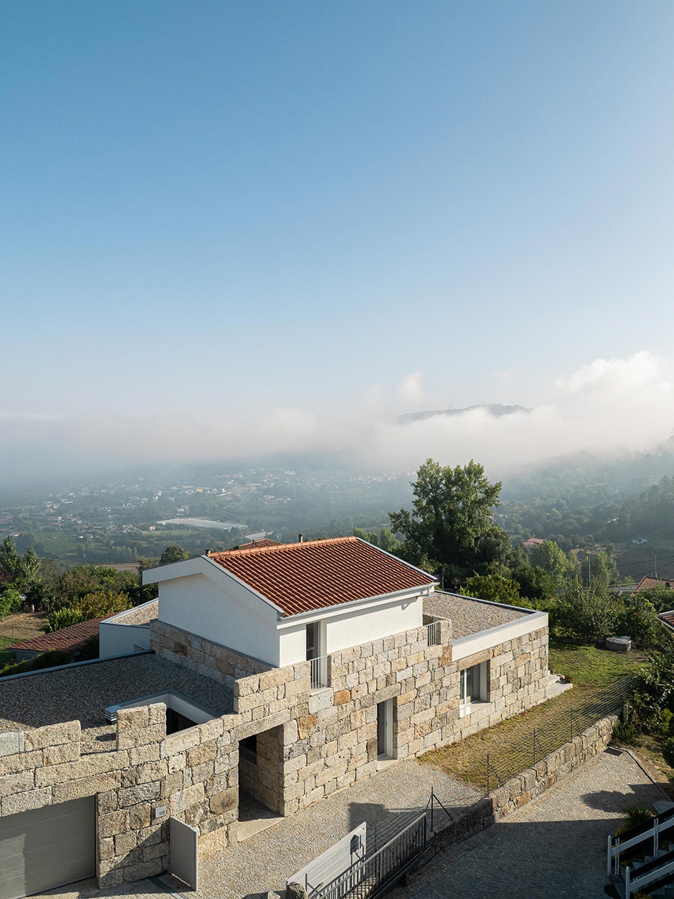 casa em mesao frio by daniel felix arquitectos