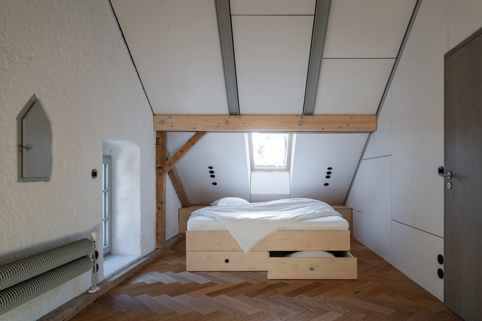 borova lada cottage by studio plys