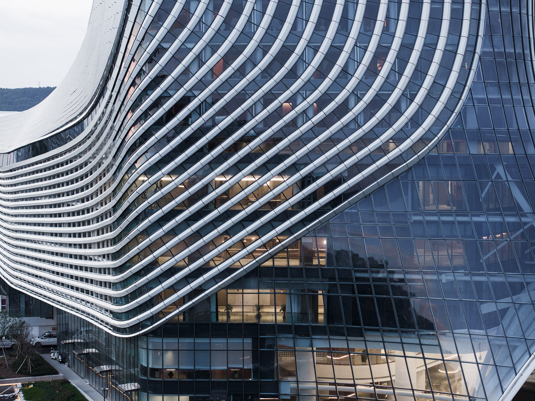 Xinchang Globular Center by line+ Zhu Peidong - 谷德设计网