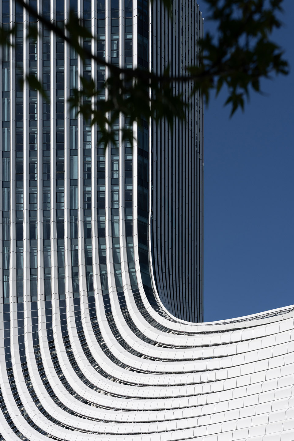 Xinchang Globular Center by line+ Zhu Peidong - 谷德设计网
