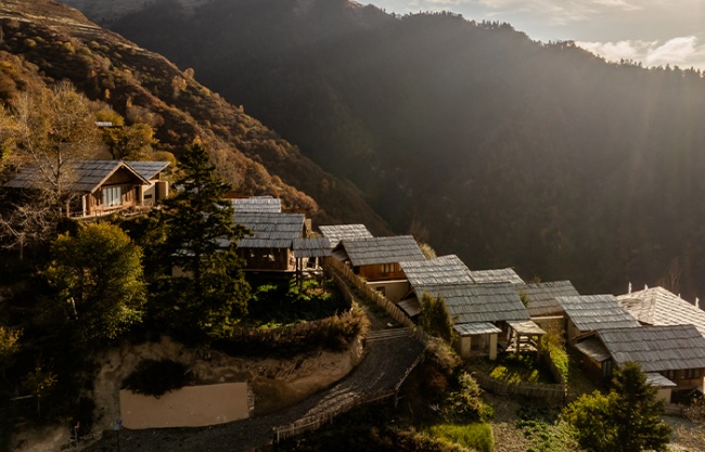 Songtsm Travel Hotel Jiuzhai by Hangzhou Thinking Design + Hangzhou Lanting Design