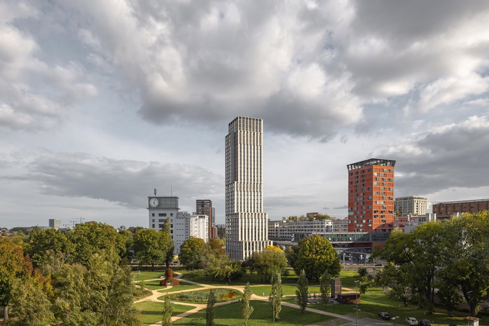 Lighthouse high rise apartment by De Zwarte Hond